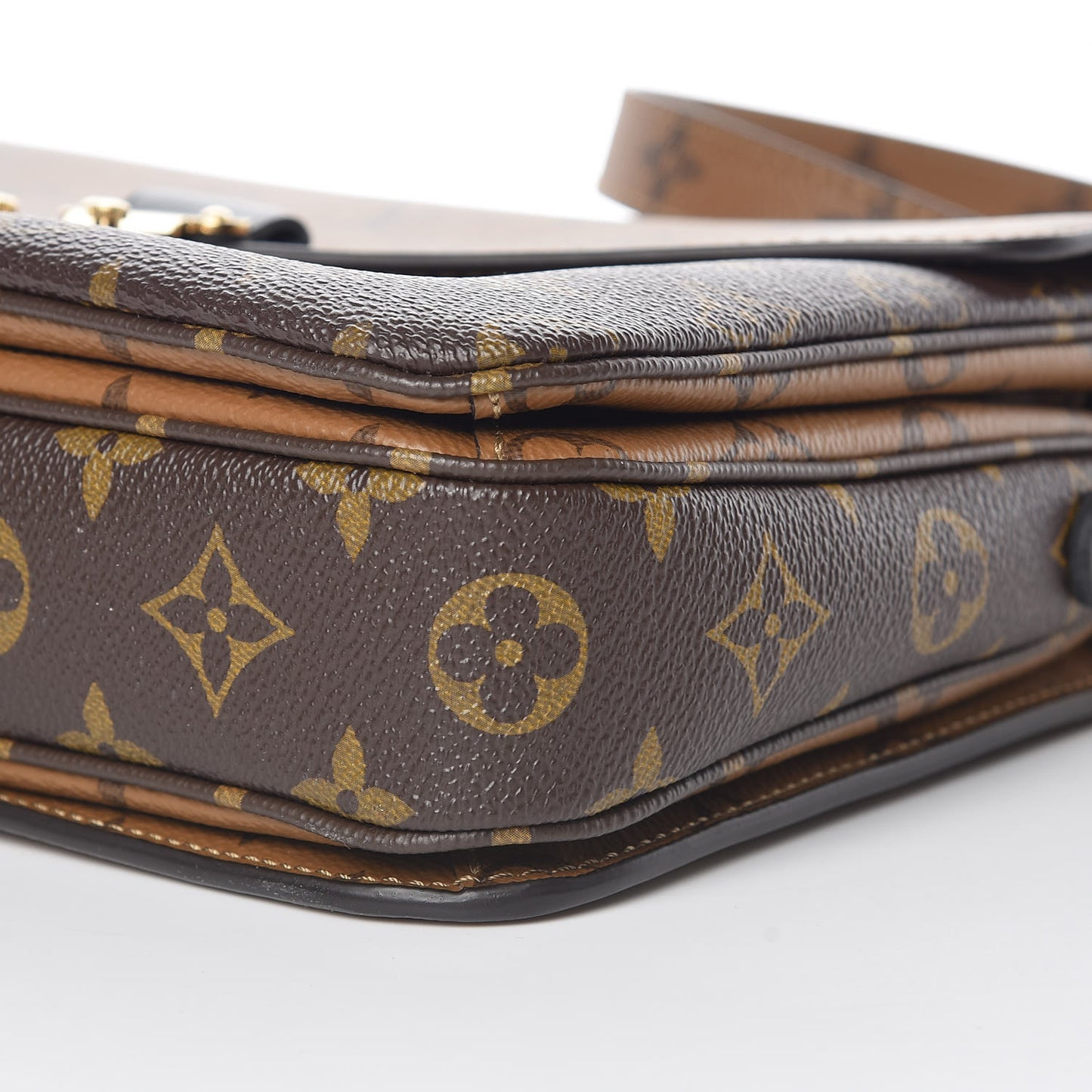 Reverse Monogram Pochette Metis