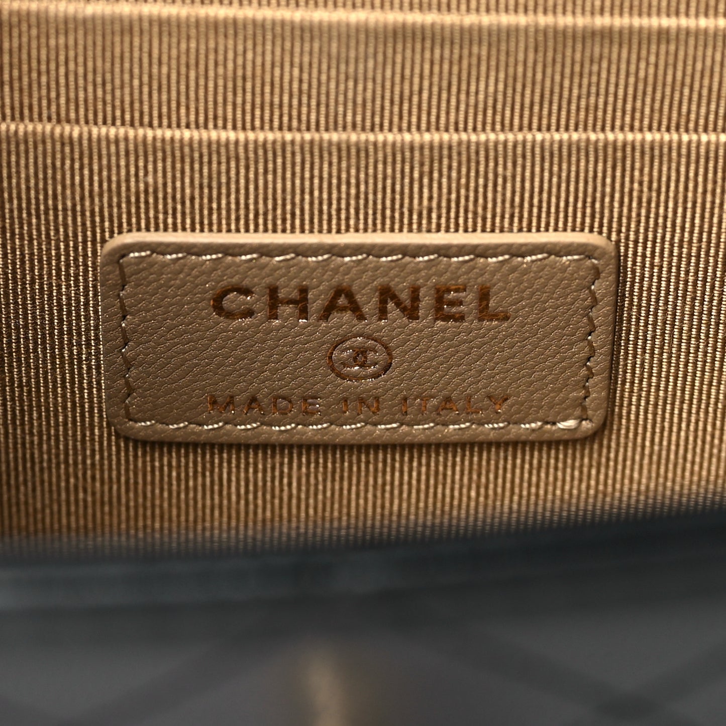 Goatskin Chic Pearls Clutch On Chain Black