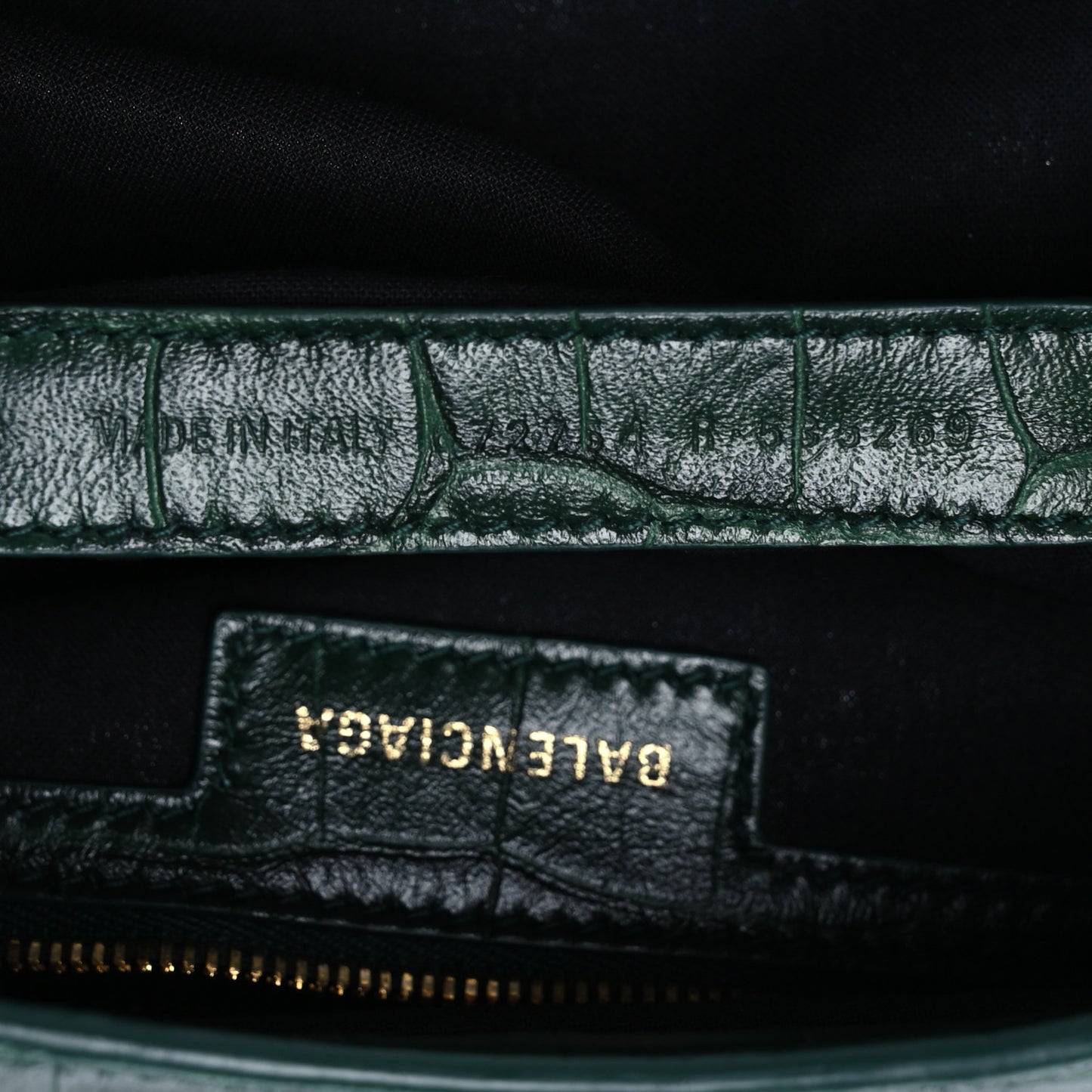 Extra Supple Calfskin Monochrome Crocodile Embossed Medium Le Cagole Shoulder Bag Forest Green