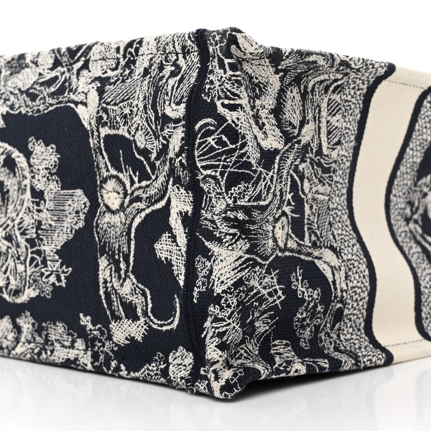 Christian Dior Canvas Embroidered Medium Dioriviera Toile De Jouy Reverse Book Tote Blue 10 of 11