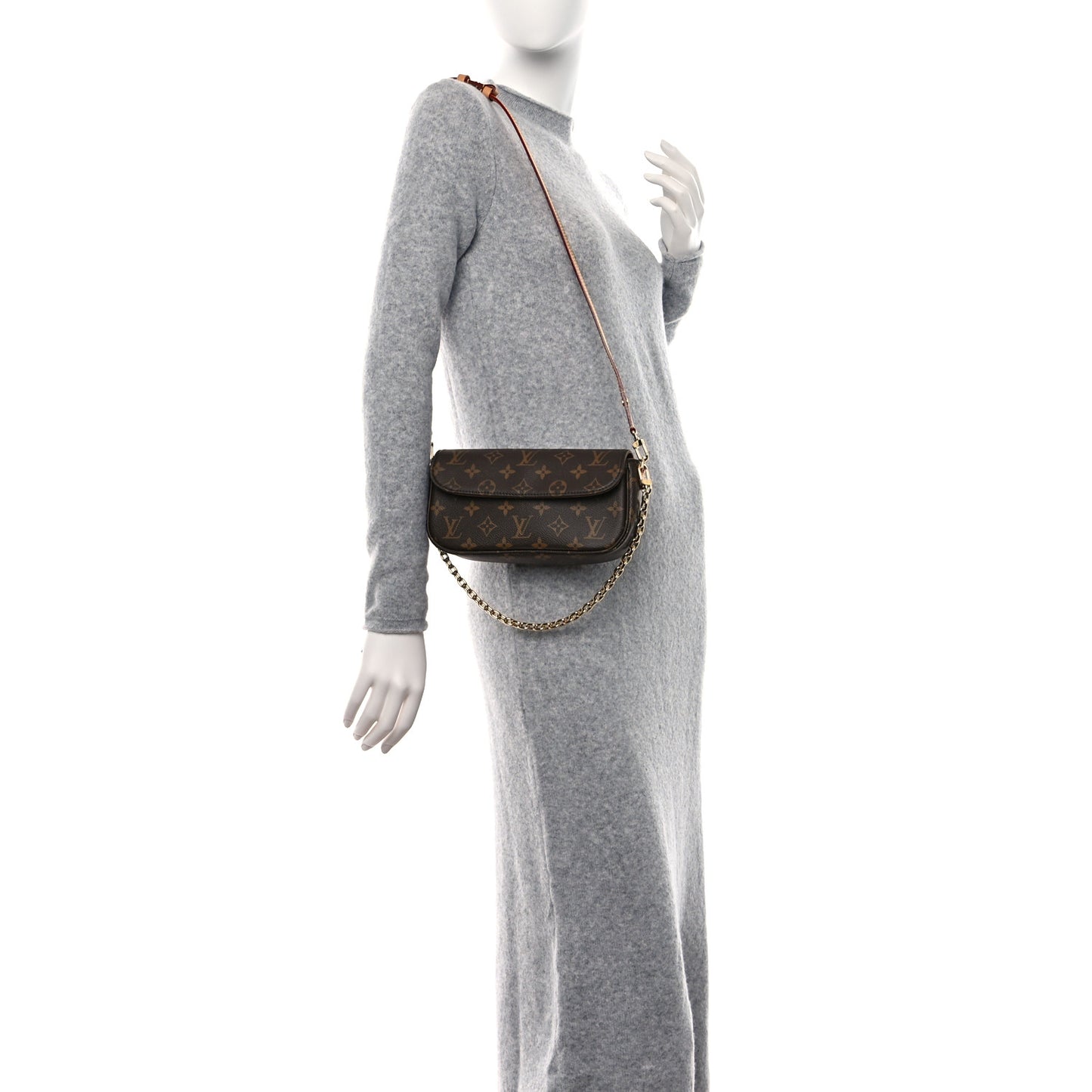 Monogram Ivy Wallet On Chain