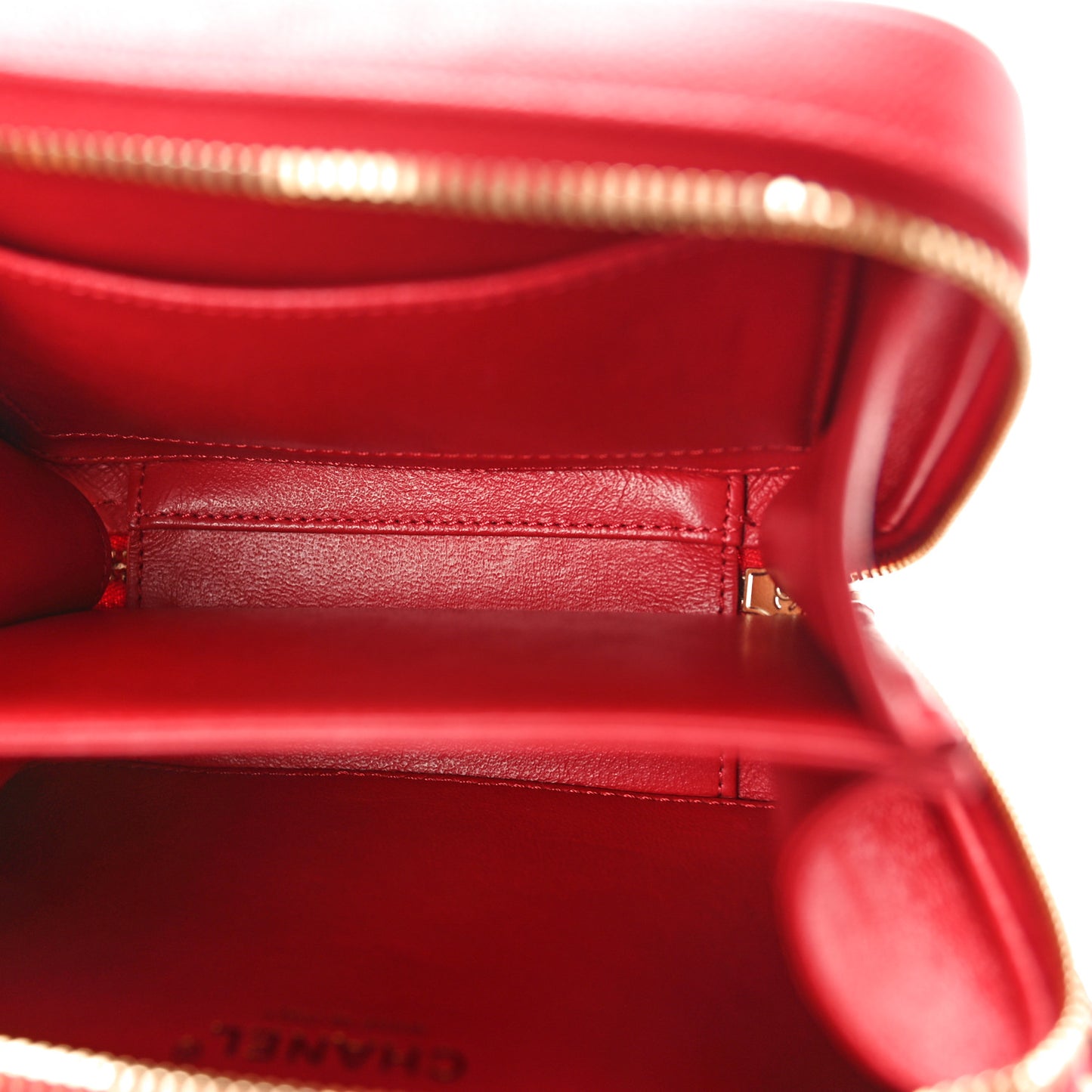 Caviar Quilted Small CC Filigree Vanity Case Red