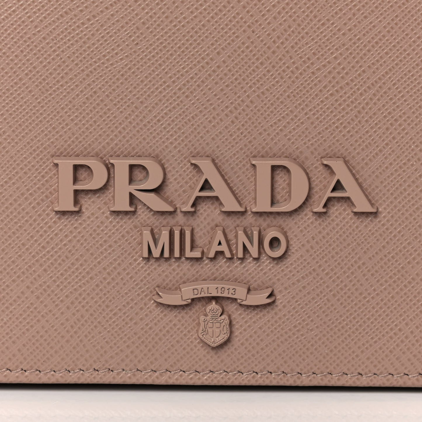 Saffiano Lux Monocrome Chain Wallet Cipria