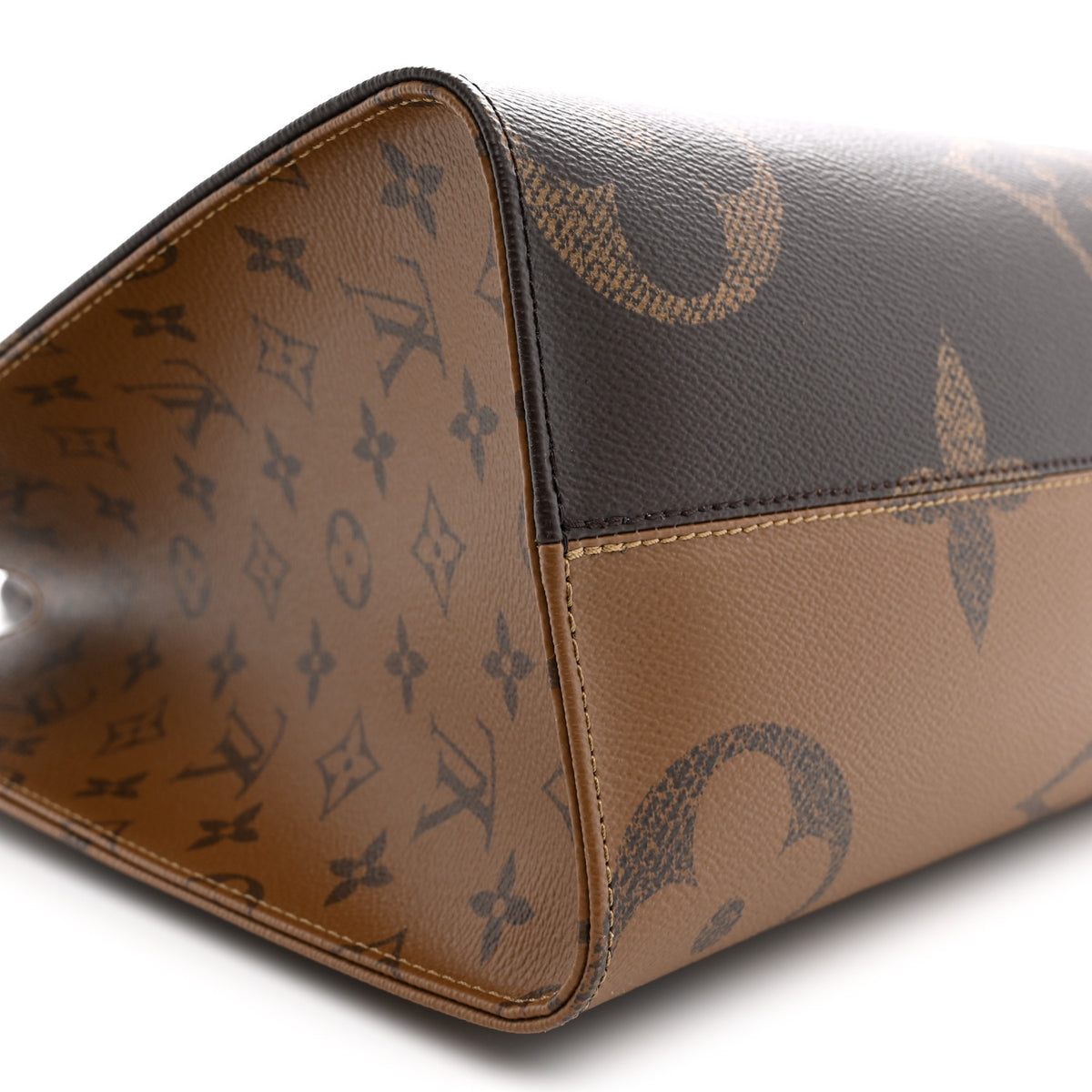 Reverse Monogram Giant Onthego MM