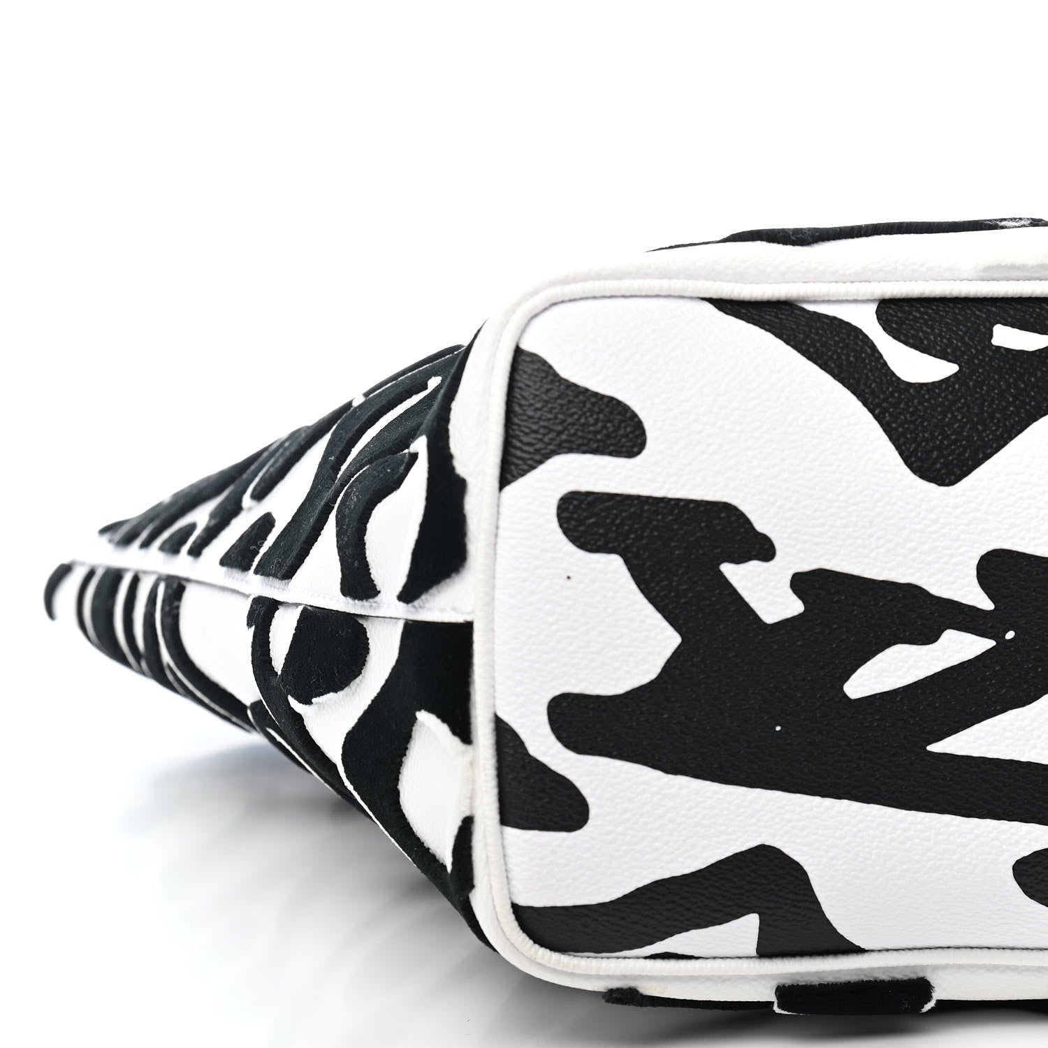 Louis Vuitton X UF Tufted Monogram Tufted Cabas White Black 15 of 17