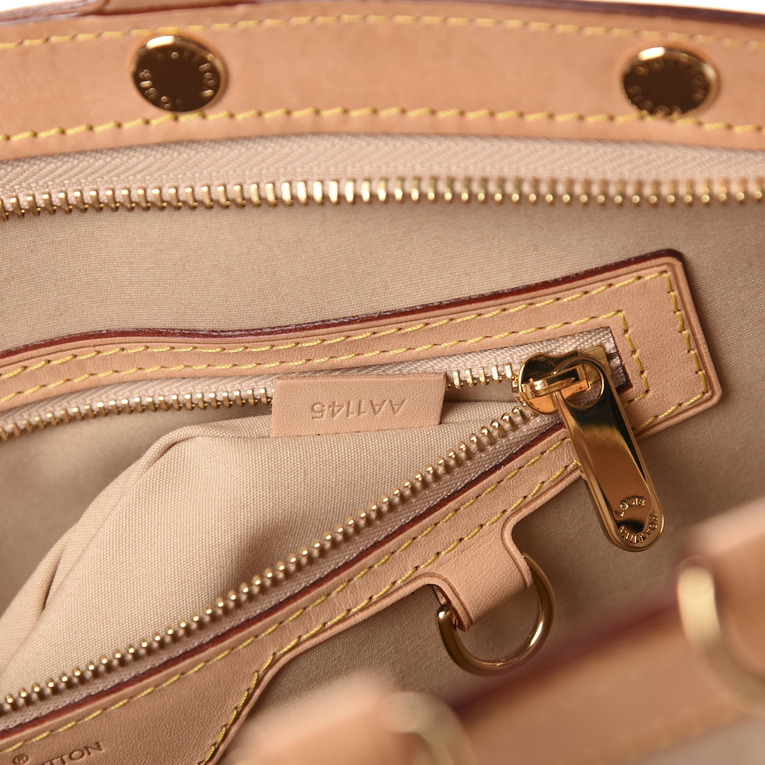 Louis Vuitton Vernis Brea GM Dune 9 of 11