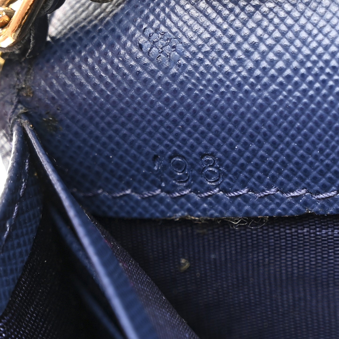 Saffiano Metal Oro Chain Wallet Bleuette
