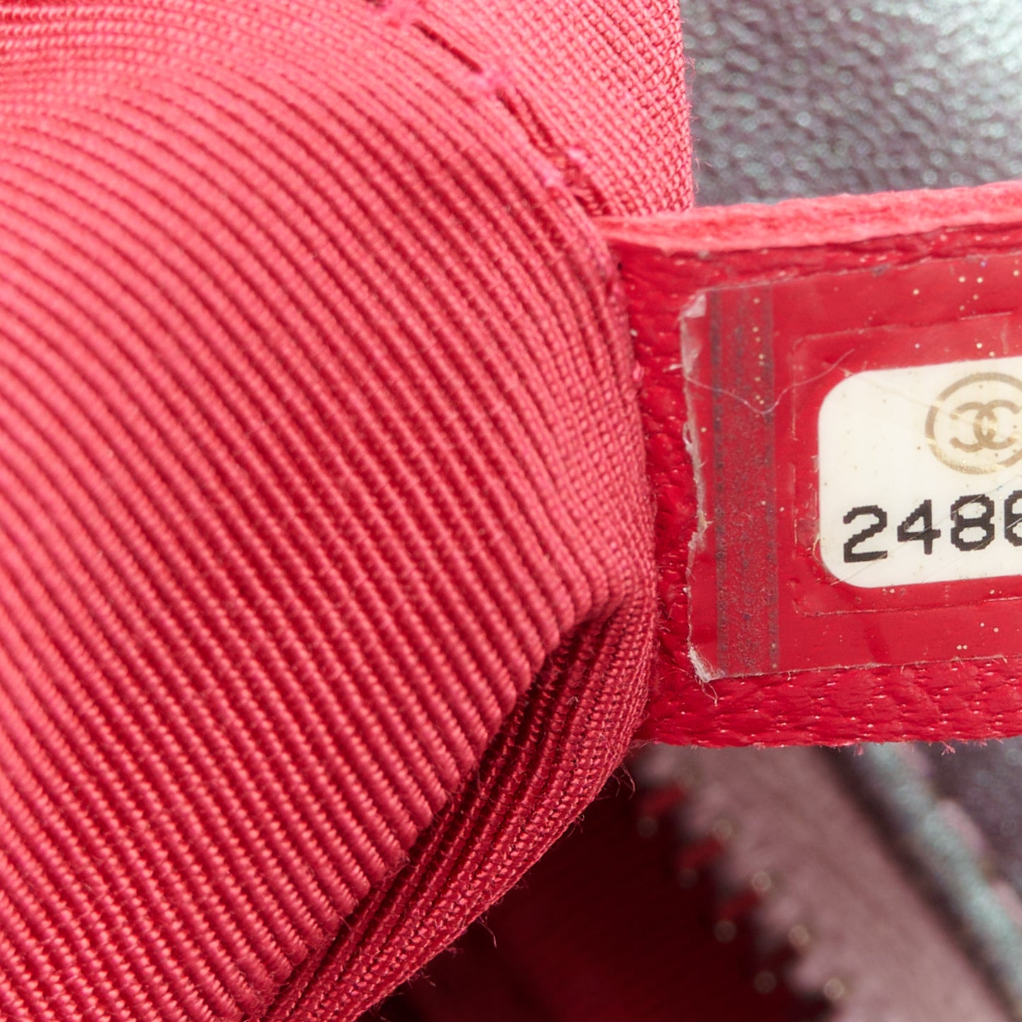 Iridescent Lambskin Calfskin Quilted Medium Gabrielle Hobo Light Purple