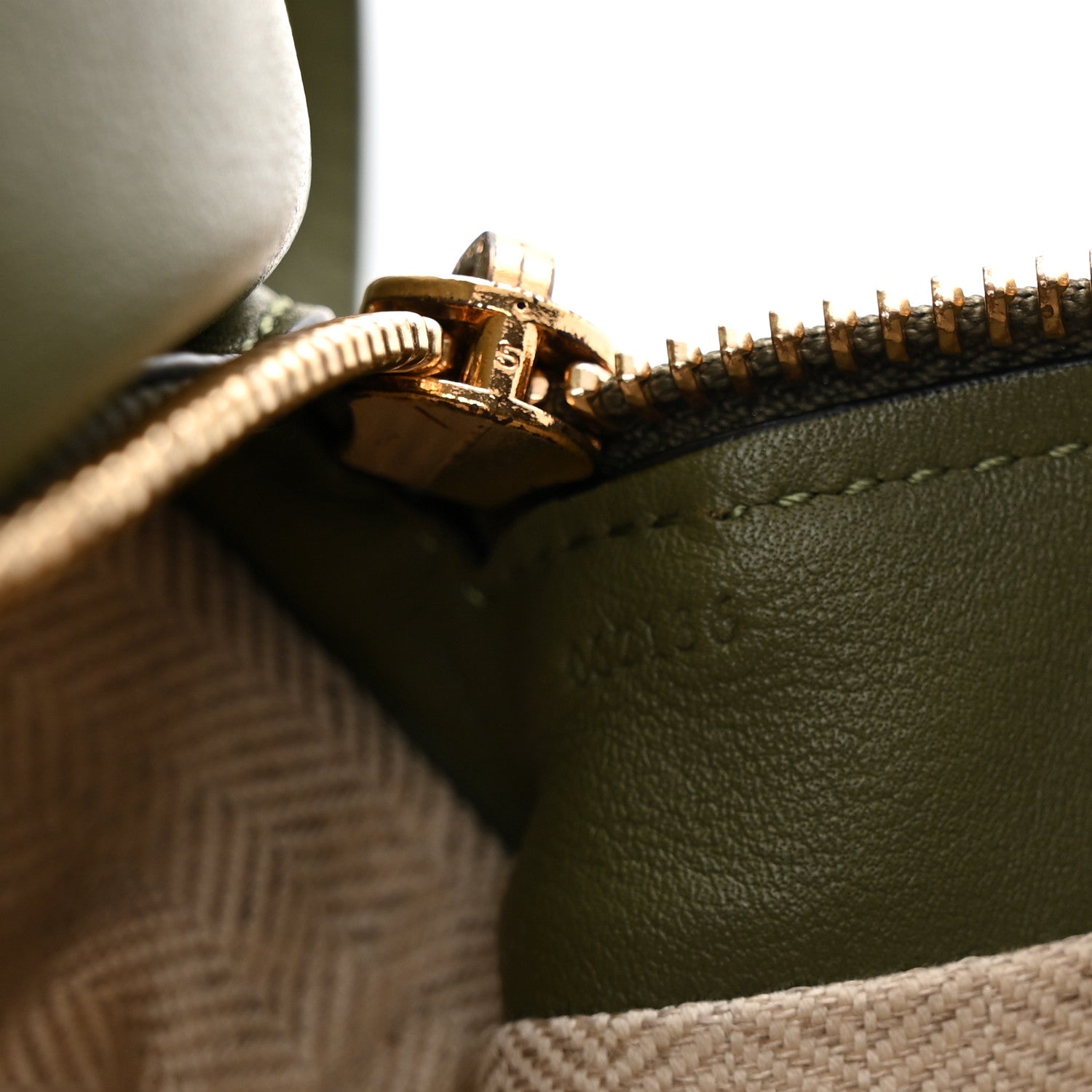 Loewe Calfskin Puzzle Hobo Avocado 1883939 – FASHIONPHILE