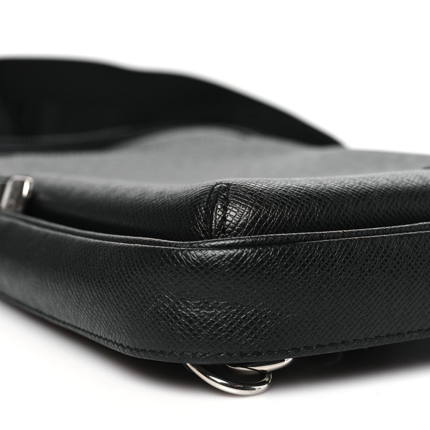 Taiga Avenue Sling Bag Black