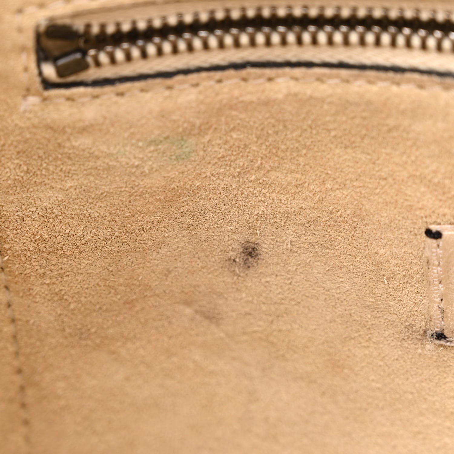 Valentino Garavani Pebbled Calfskin Onyx Medium Guitar Strap Rockstud Rolling Flap Saddle Bag Ivory 11 of 20