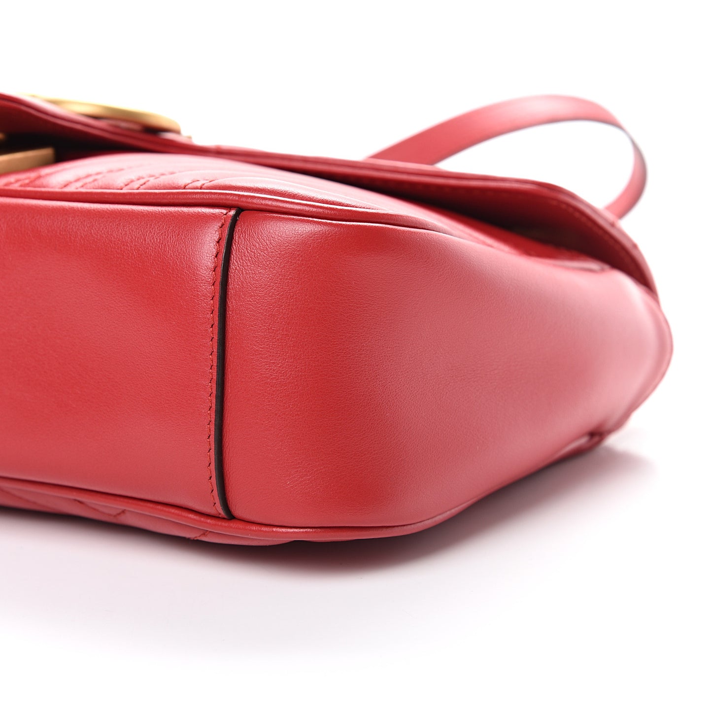 Calfskin Matelasse Small GG Marmont Shoulder Bag Hibiscus Red