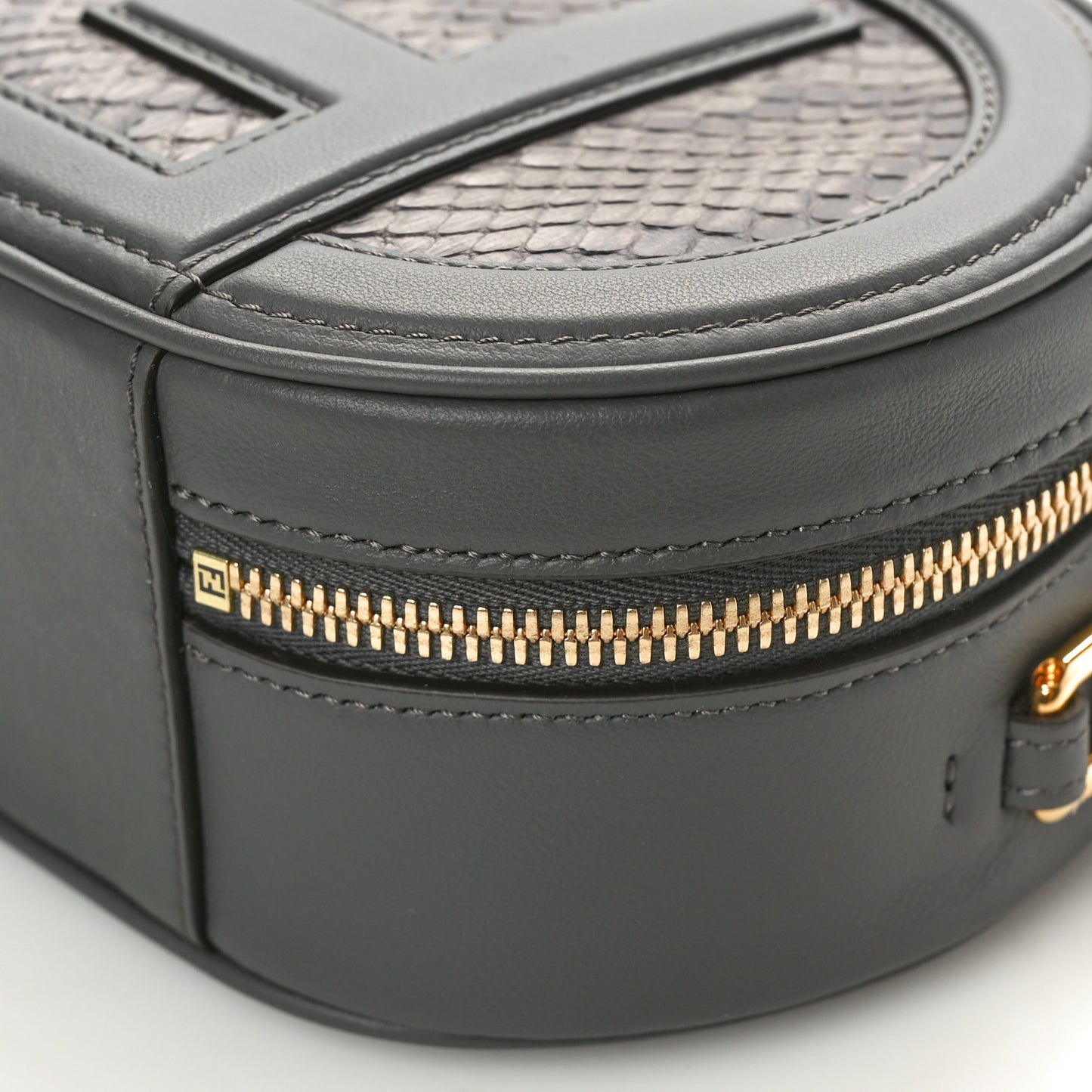 Vitello Grace Elaphe Python Print O'Lock Mini Camera Case Asfalto Fumo