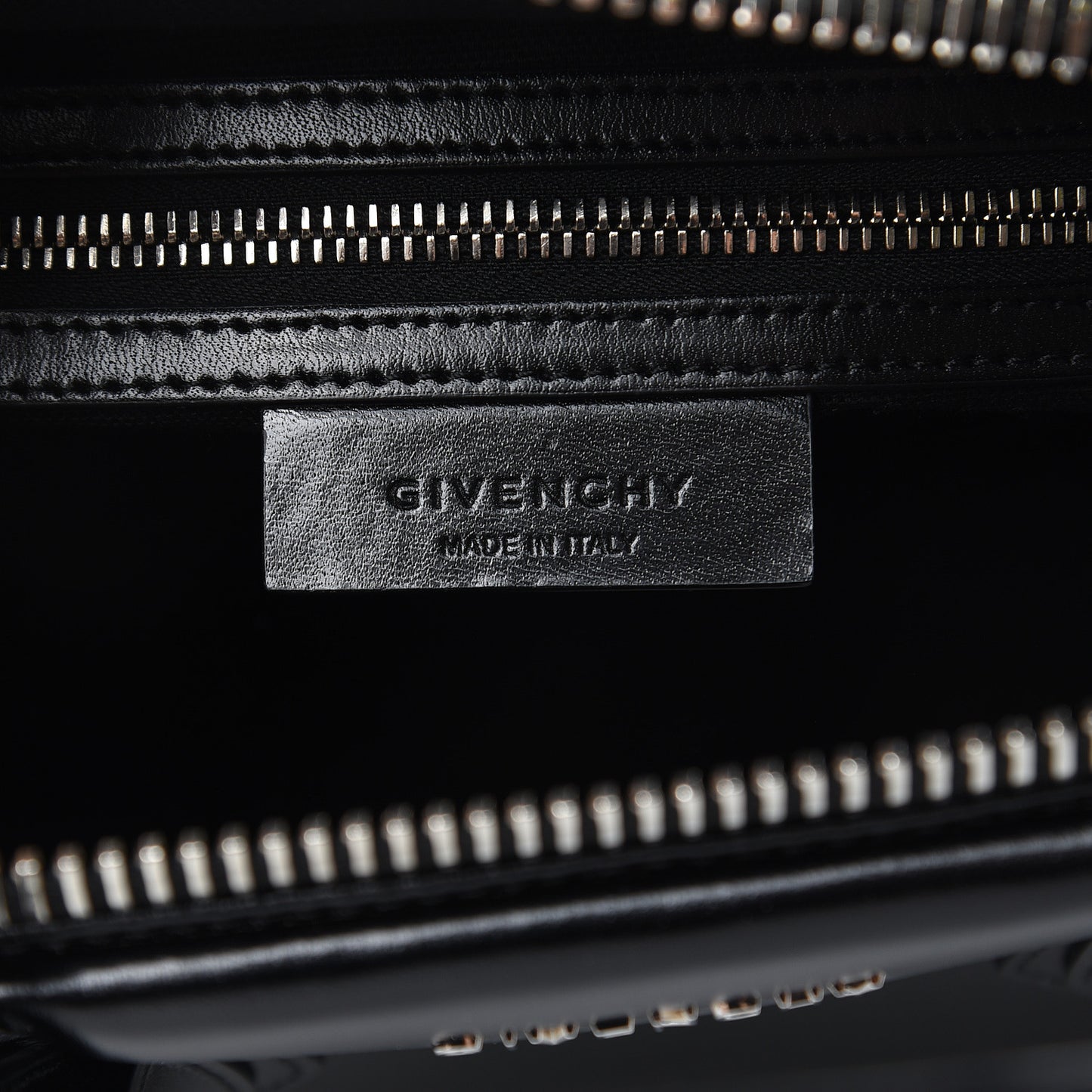 Shiny Lord Calfskin Small Antigona Black