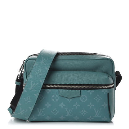 Louis Vuitton Taiga Monogram Outdoor Messenger Vert 1 of 9