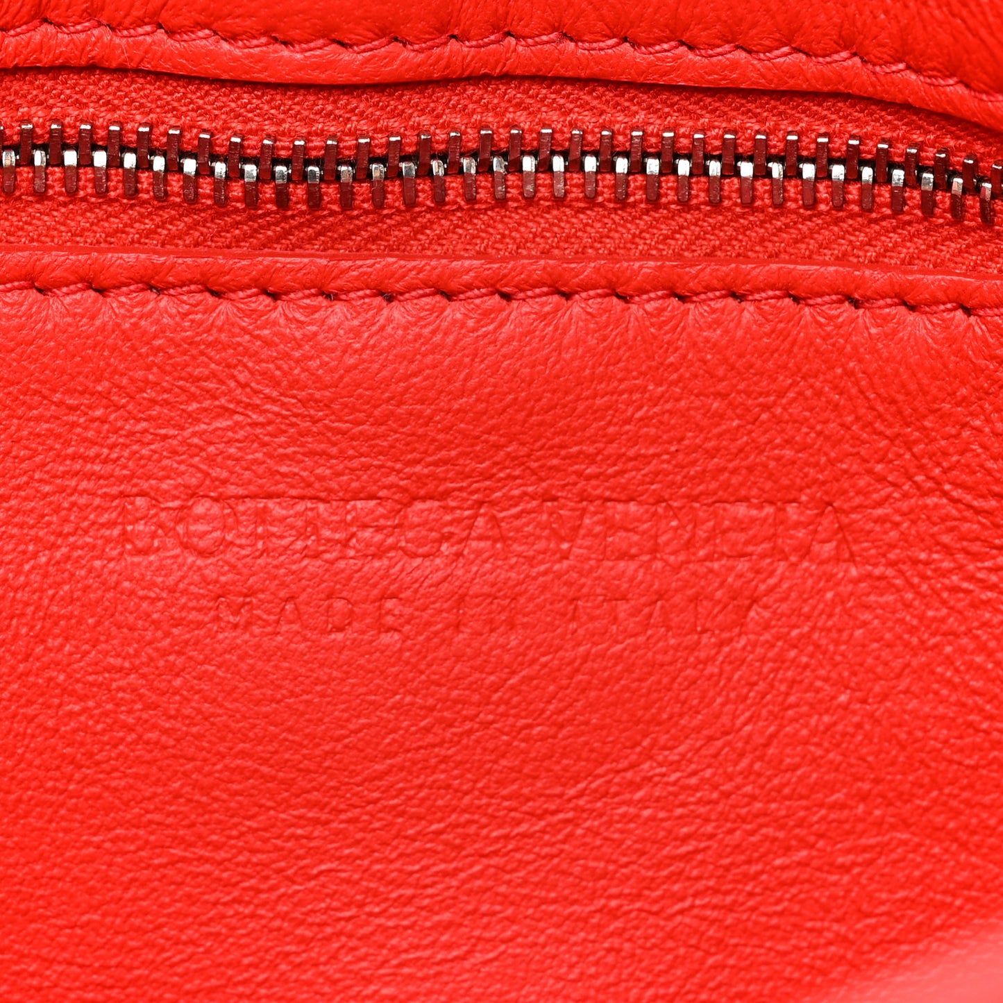 Lambskin Maxi Intreccio Padded Chain Cassette Crossbody Bag Nail Polish