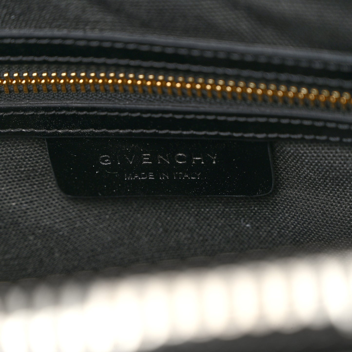 Shiny Lord Calfskin Medium Antigona Black