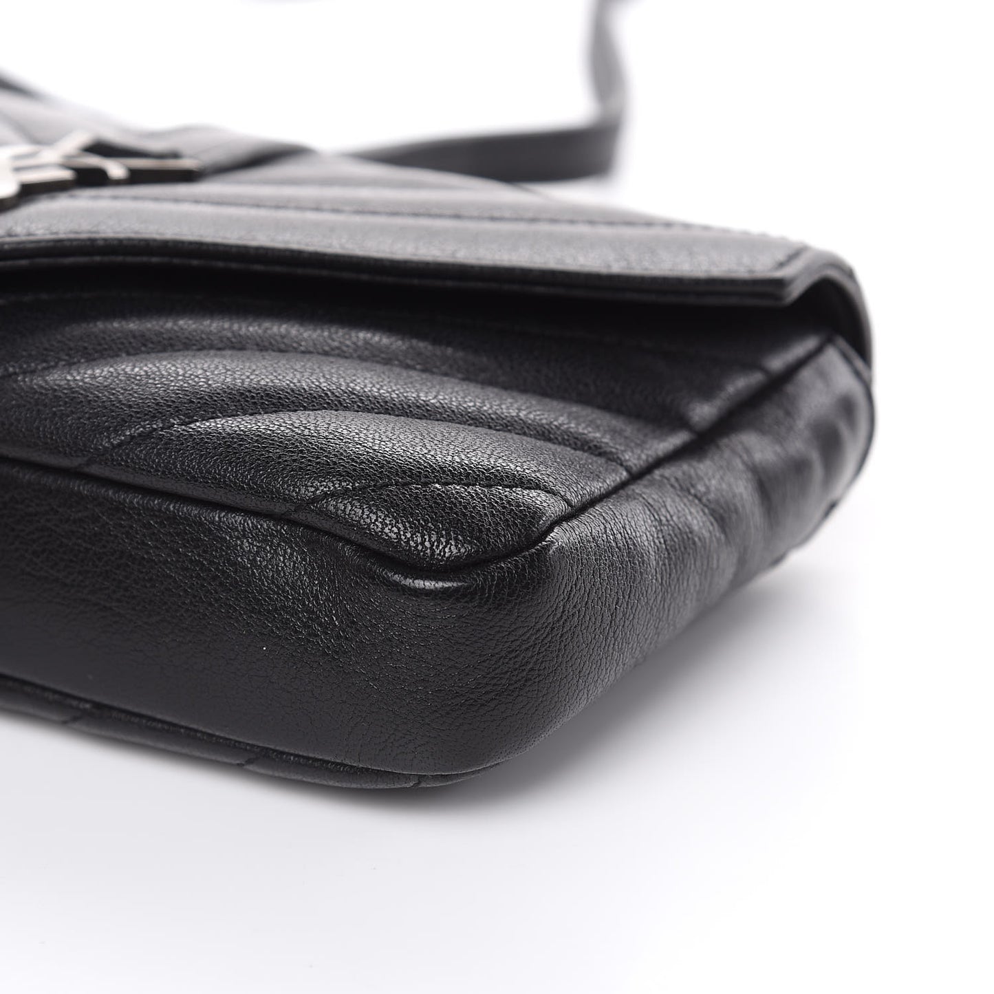 Sheepskin Matelasse Chevron Monogram College Chain Wallet Black