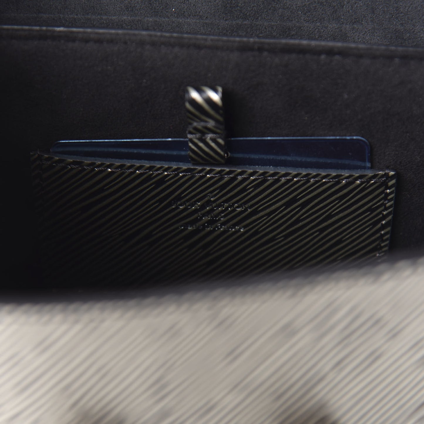 Epi Twist Shoulder Bag MM Platine