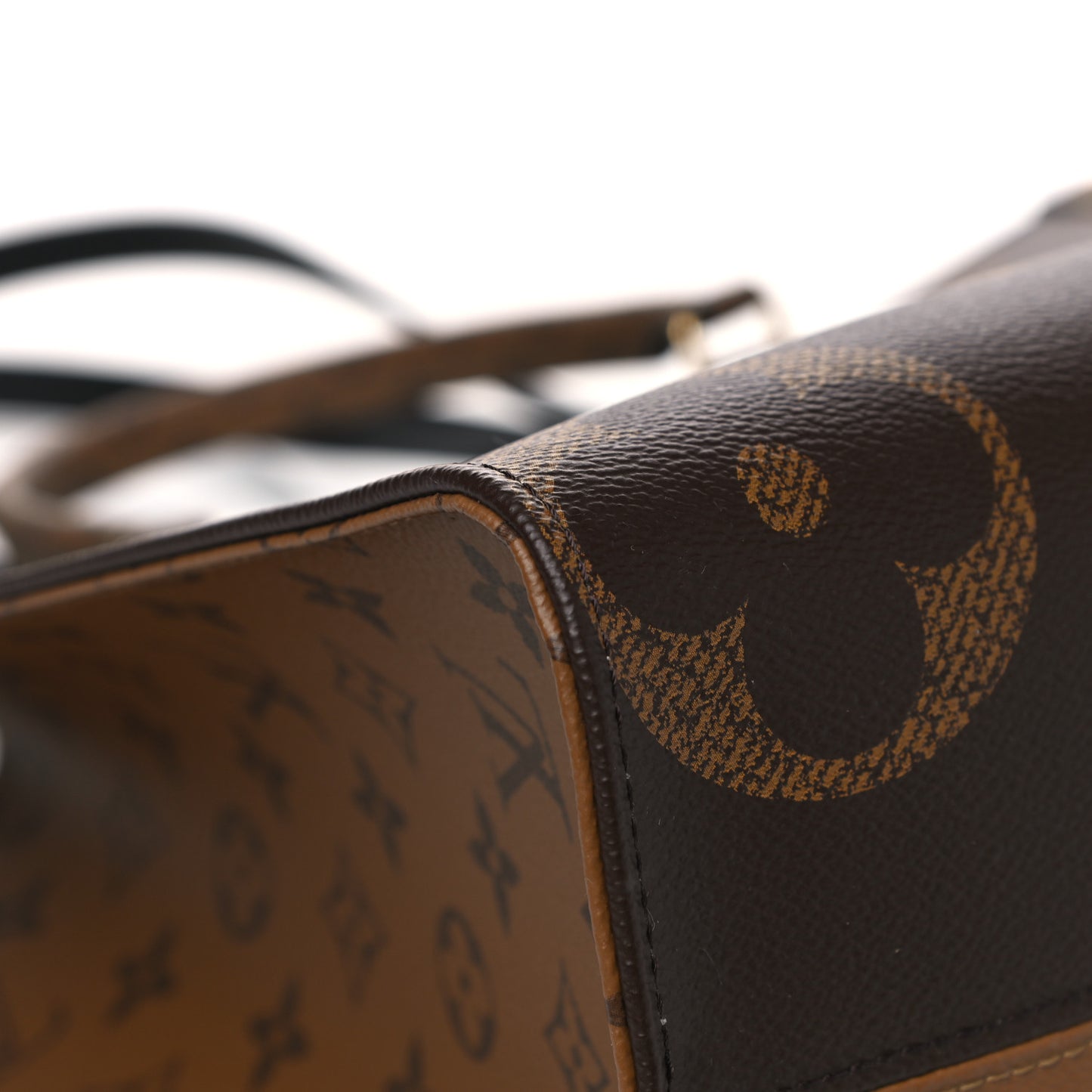 Reverse Monogram Giant Onthego MM
