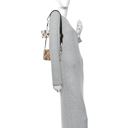 Louis Vuitton Monogram Wild At Heart Felicie Strap & Go Arizona Creme 2 of 9