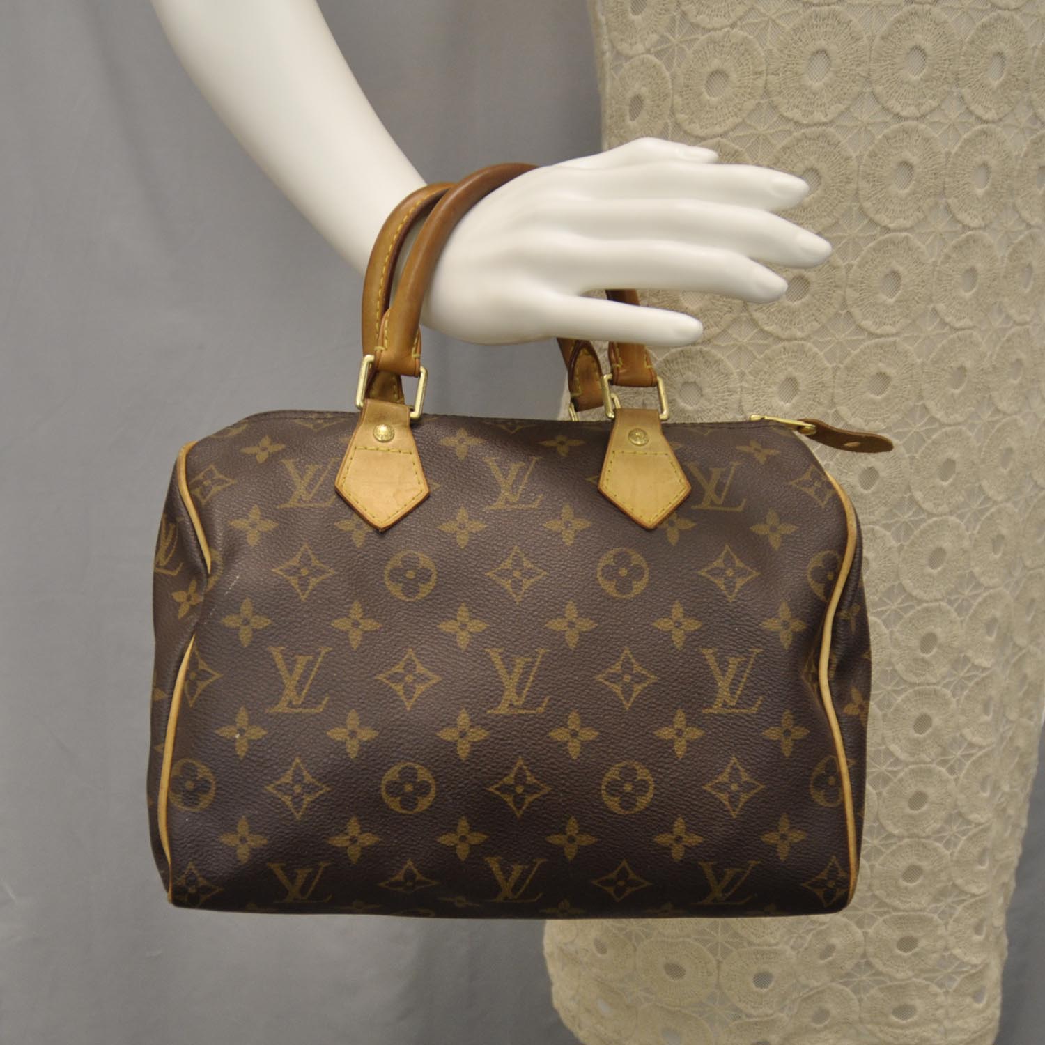 Louis Vuitton Monogram Speedy 25 2 of 9
