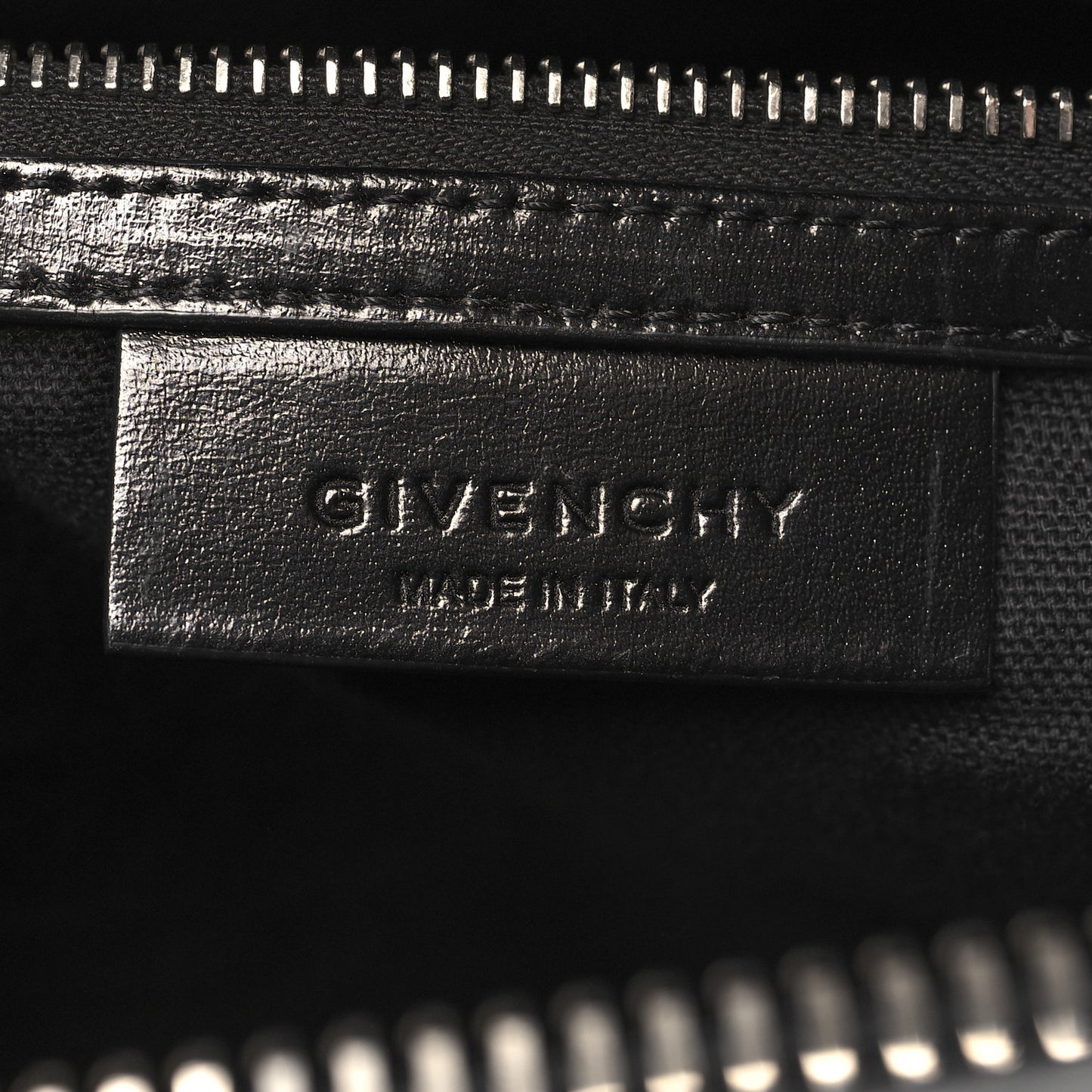 Shiny Lord Calfskin Medium Antigona Black