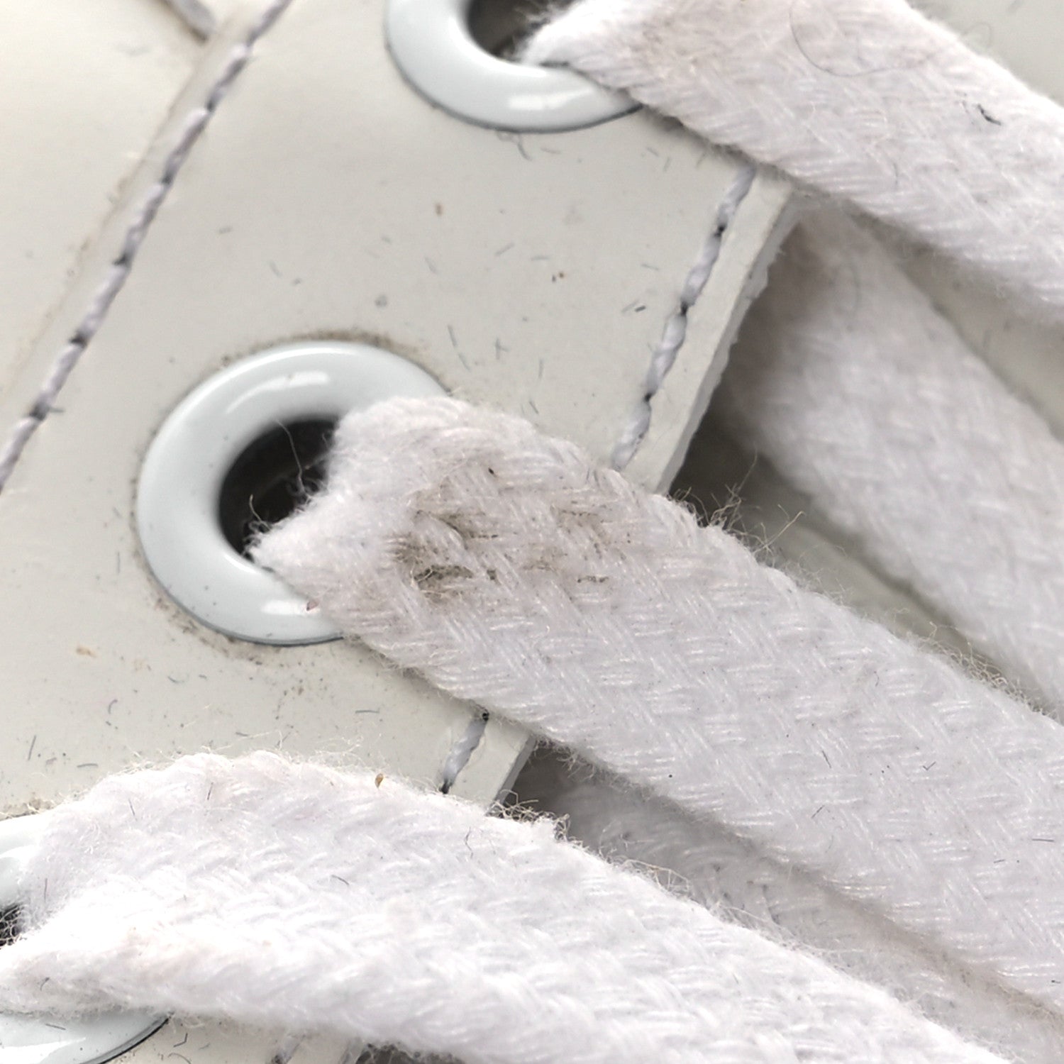 Gucci Calfskin Ayers Bee Embroidered Womens Ace Sneakers 38 White