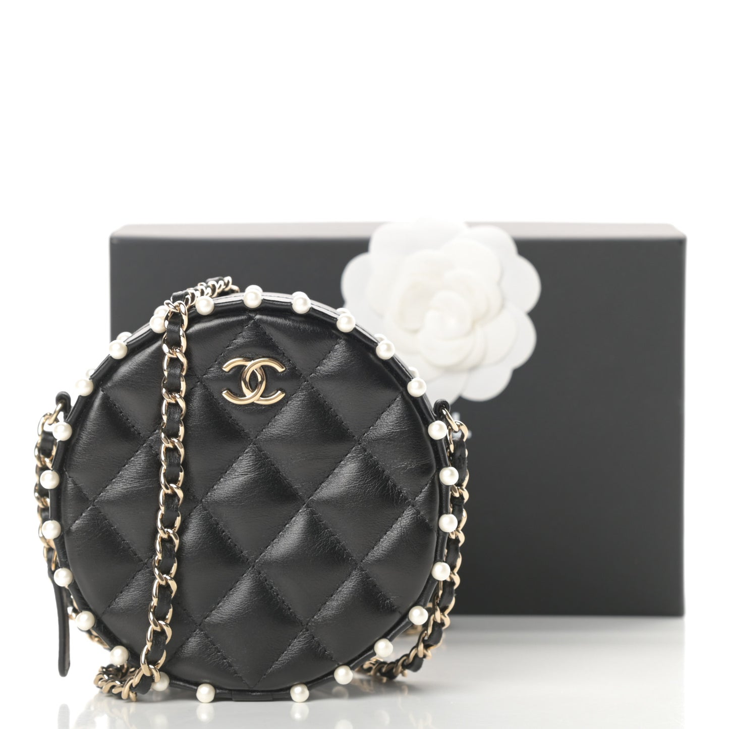 Calfskin Quilted Pearl Round Clutch With Chain Black