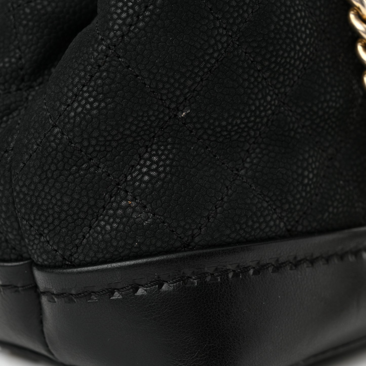 Iridescent Grained Calfskin Medium Globe Trotter Flap Black