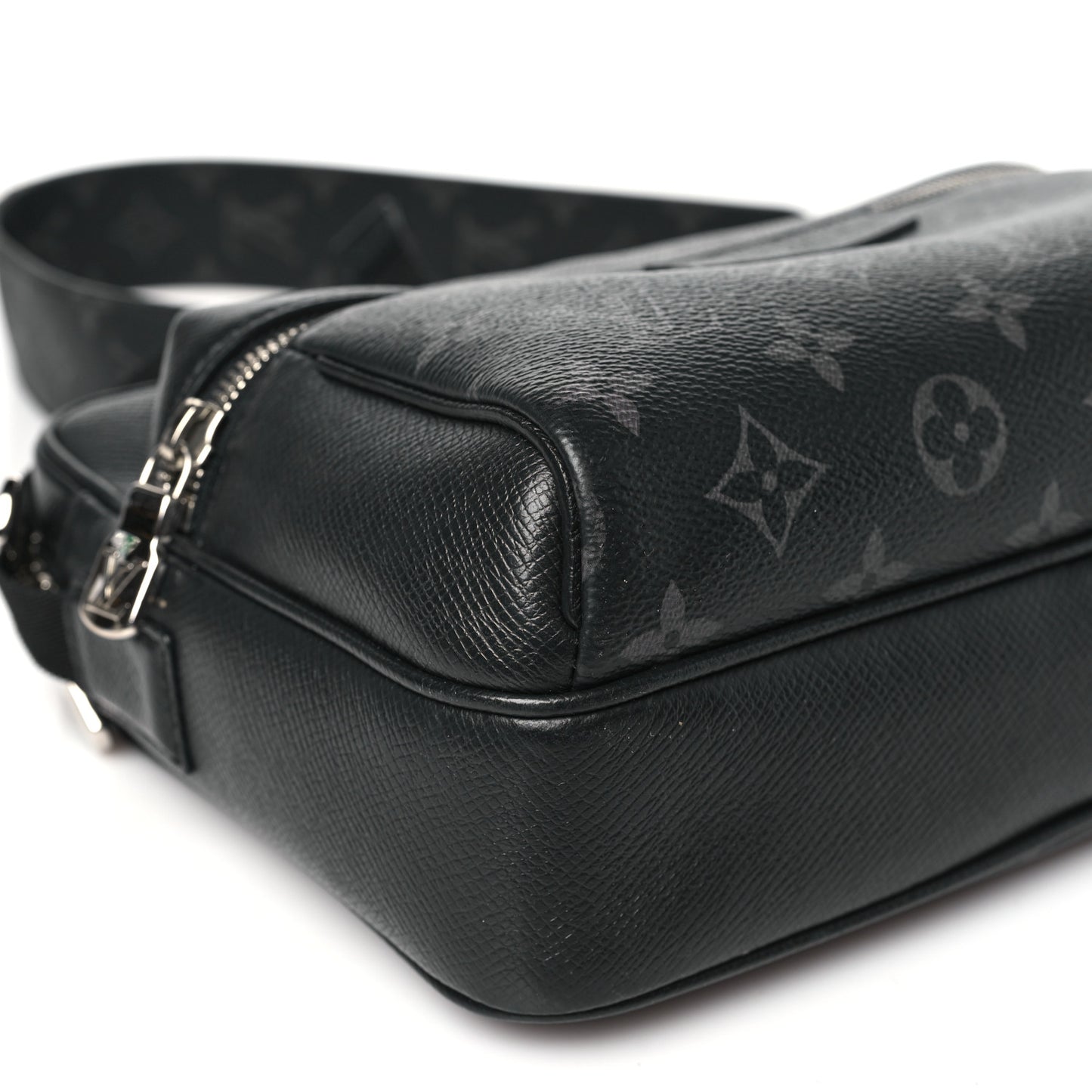 Taiga Monogram Eclipse Outdoor Messenger Black