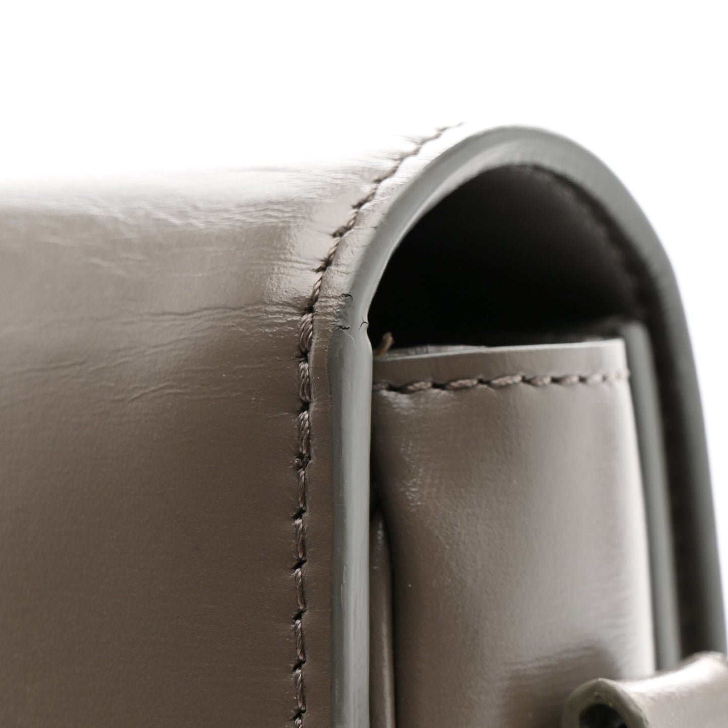 Shiny Calfskin Teen Triomphe Pebble