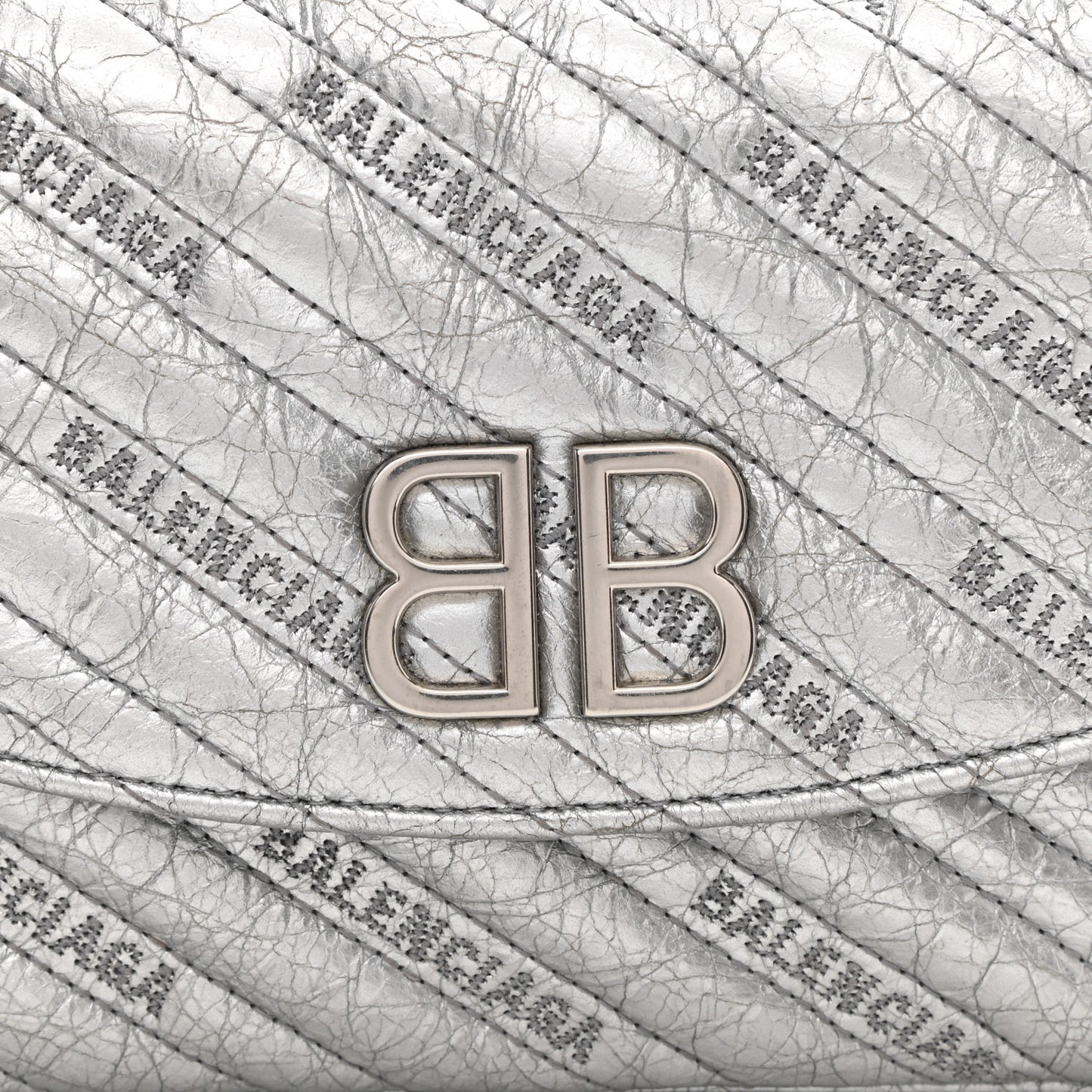 Metallic Arena Calfskin Logo Matelasse BB Chain Wallet Argent