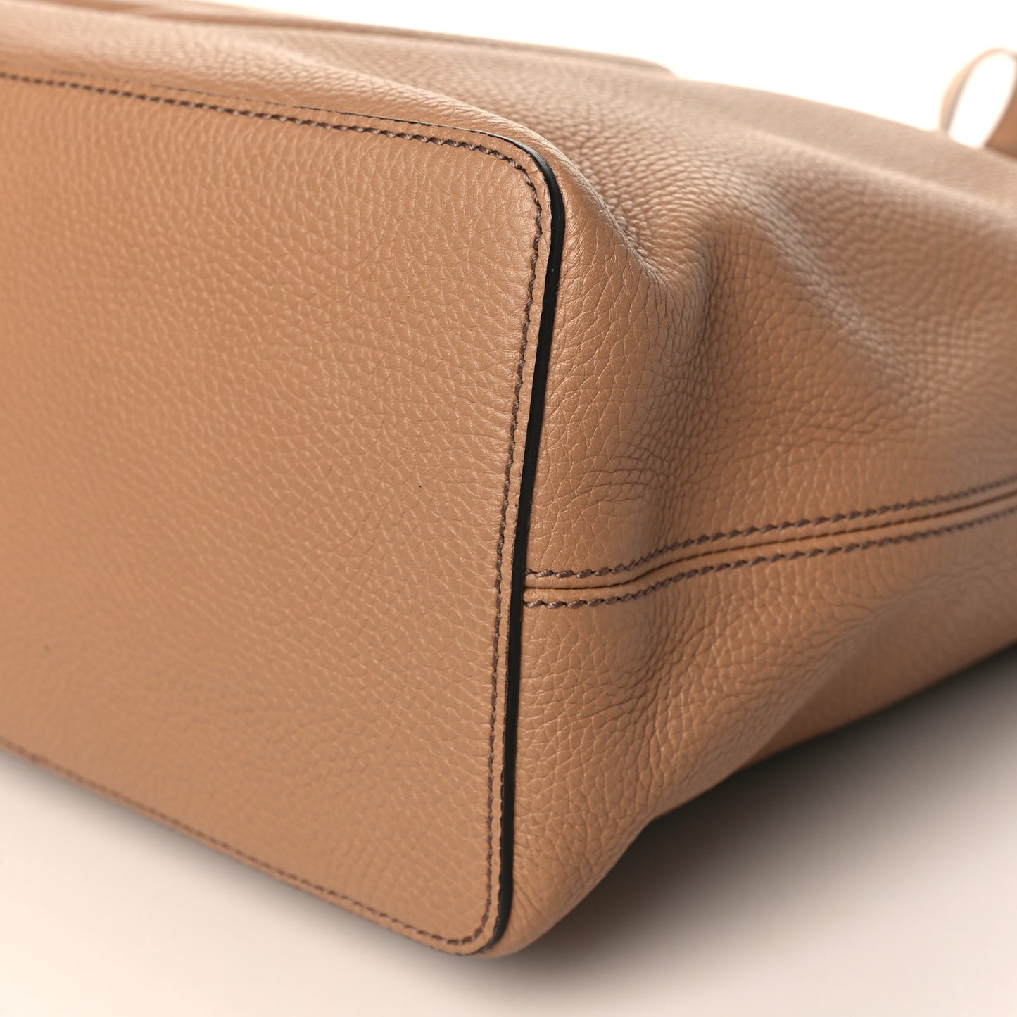 Pebbled Calfskin Large Soho Hobo Camelia