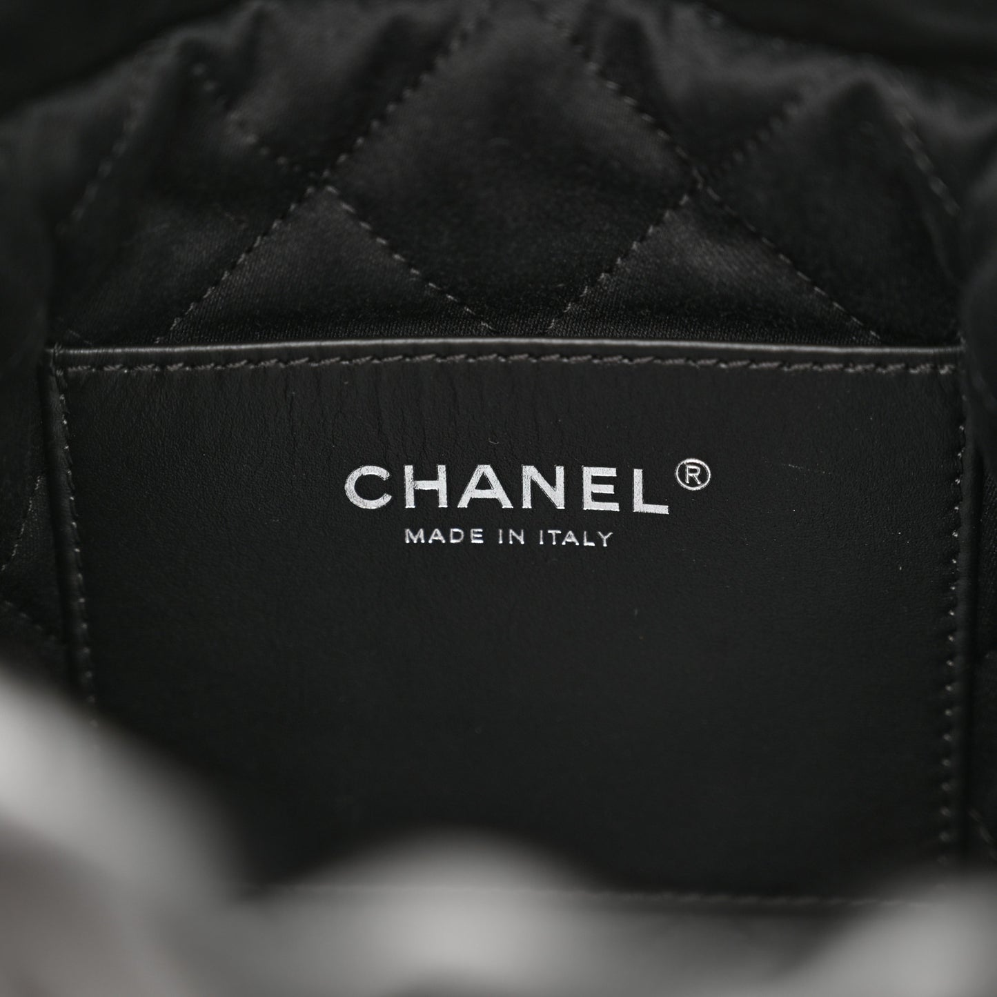 Shiny Calfskin Quilted Mini Chanel 22 So Black