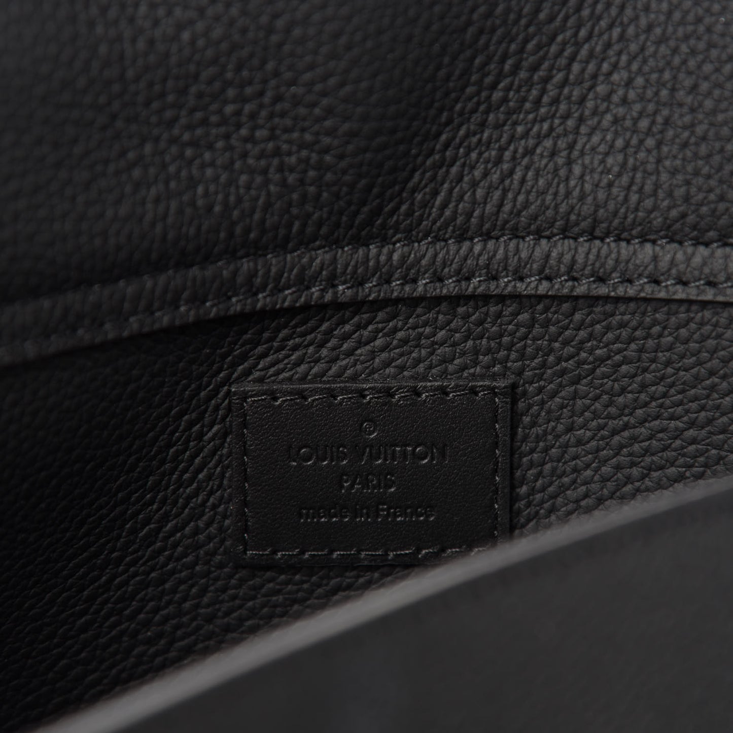 Grained Calfskin Aerogram Slingbag Black