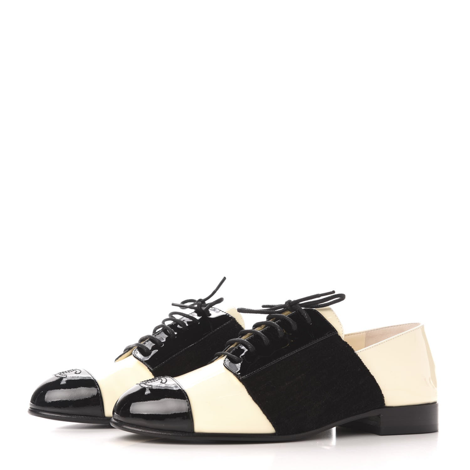 Chanel Patent CC Cap Toe Womens Lace Up Oxfords 35 Black White 3 of 9