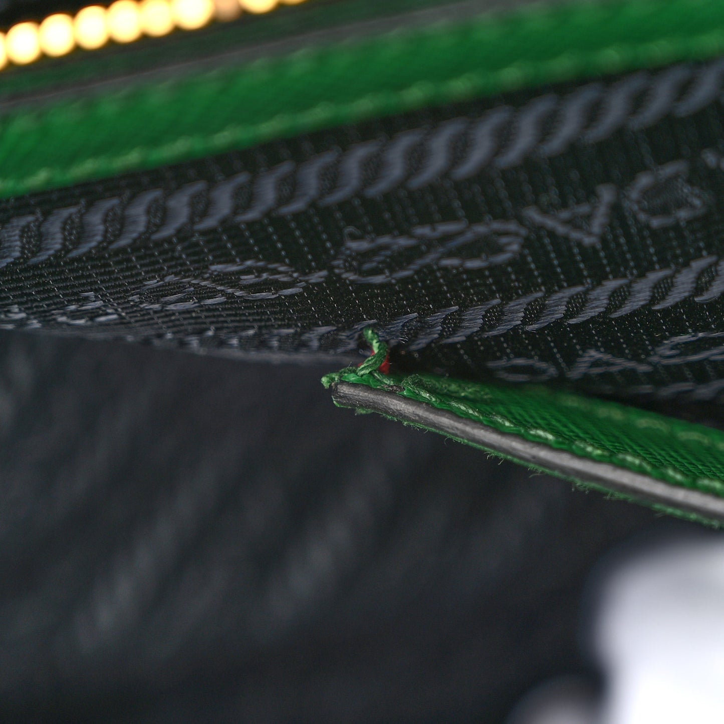 Saffiano Medium Galleria Double Zip Tote Verde
