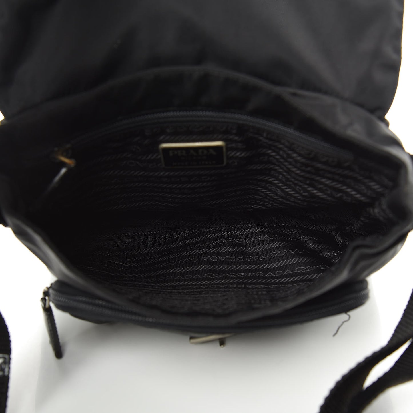Nylon Vela Messenger Black