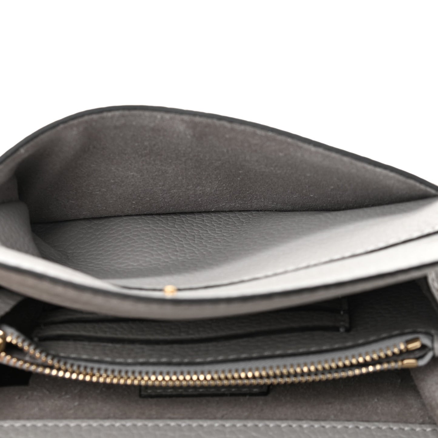 Pebbled Calfskin Rockstud Wallet on Chain Pastel Grey