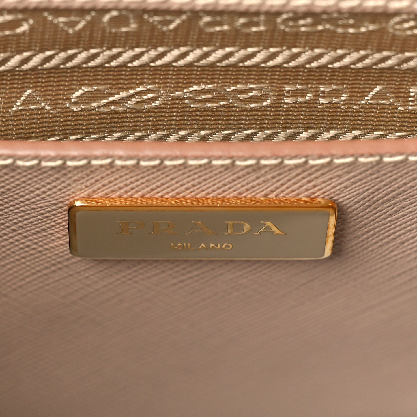 Saffiano Medium Galleria Double Zip Tote Cammeo