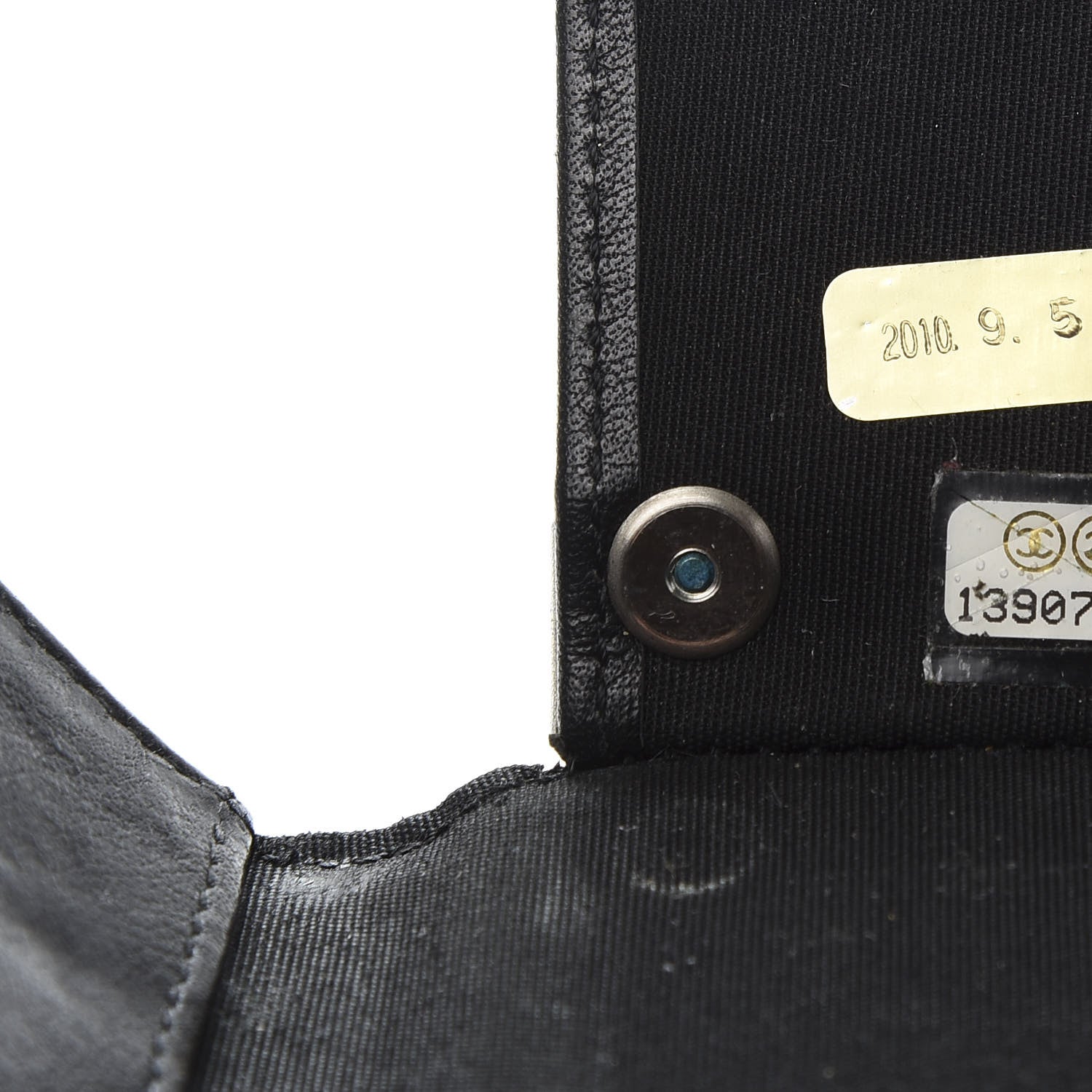 Chanel Caviar Brilliant 6 Key Holder Black 8 of 12