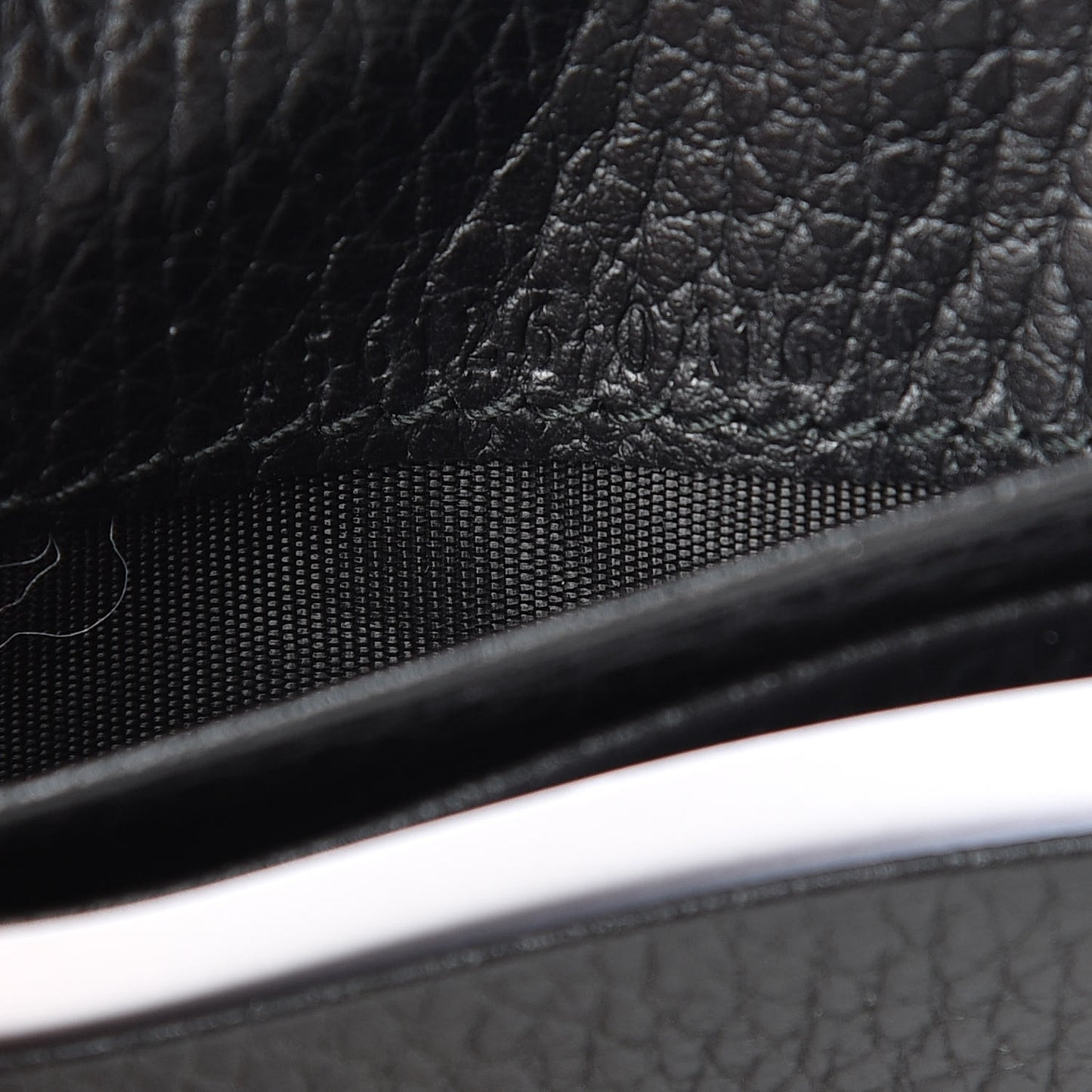 Pebbled Calfskin GG Marmont Card Case Black