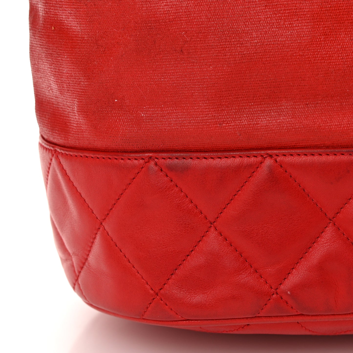 Lambskin CC Drawstring Shoulder Bag Red