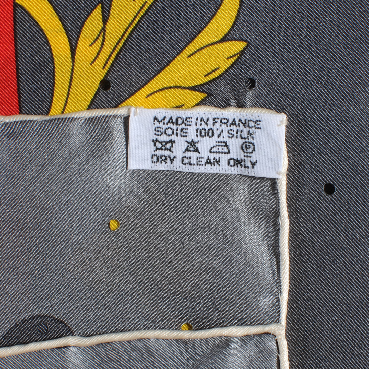 Silk Perforated Astrologie Nouvelle Perfore Shawl GM 140