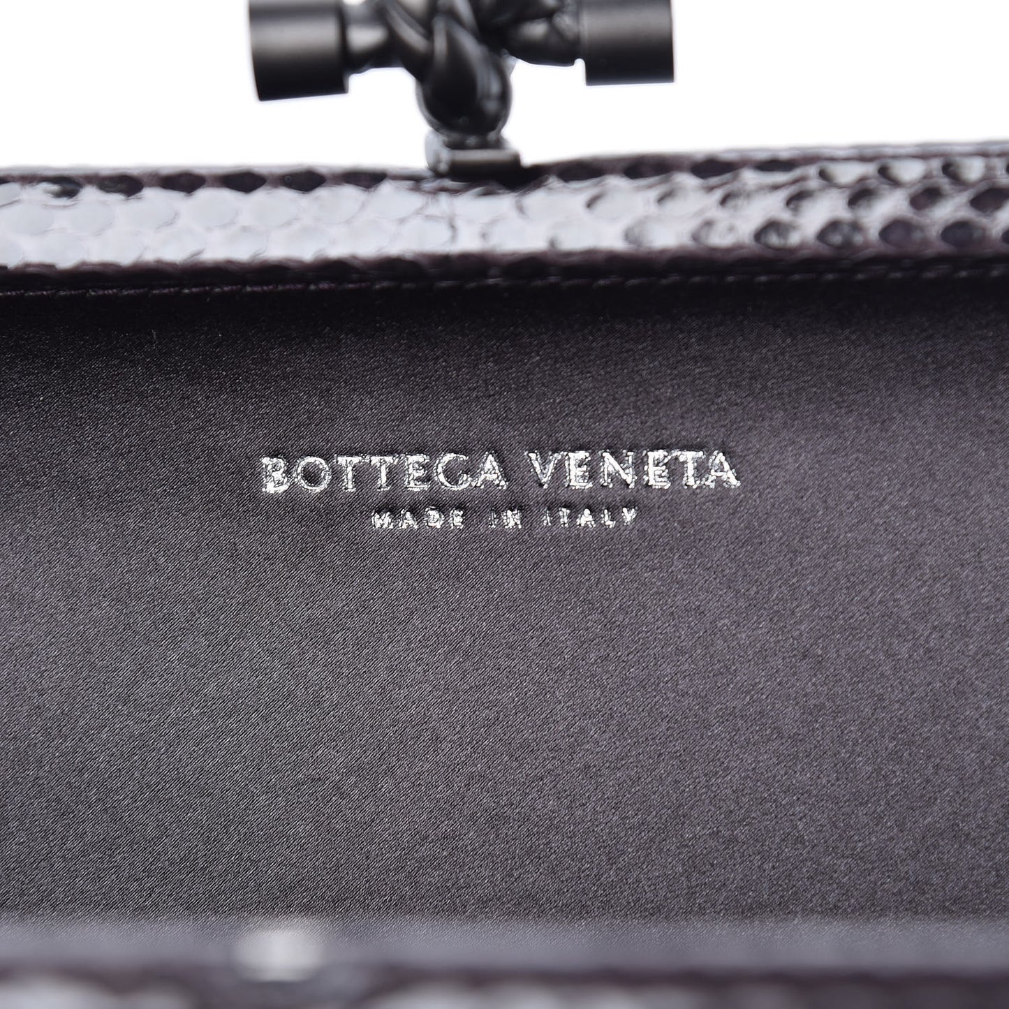 Satin Intreccio Impero Ayers Stretch Knot Clutch Quetsche