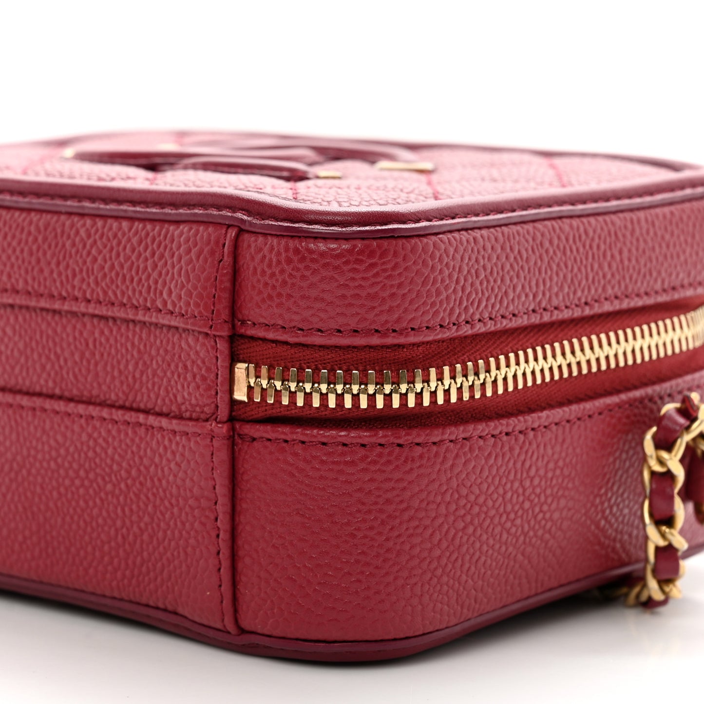 Caviar Quilted Small CC Filigree Vanity Case Burgundy