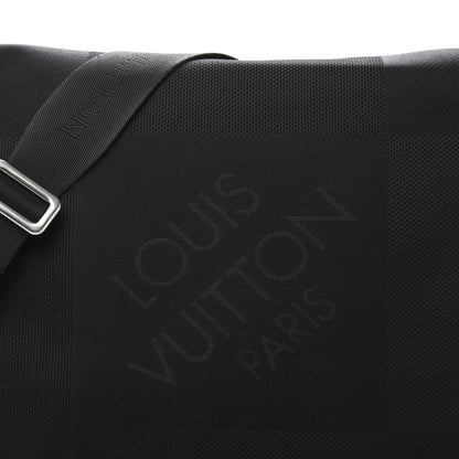 Louis Vuitton Damier Geant Messenger Bag Black 14 of 14