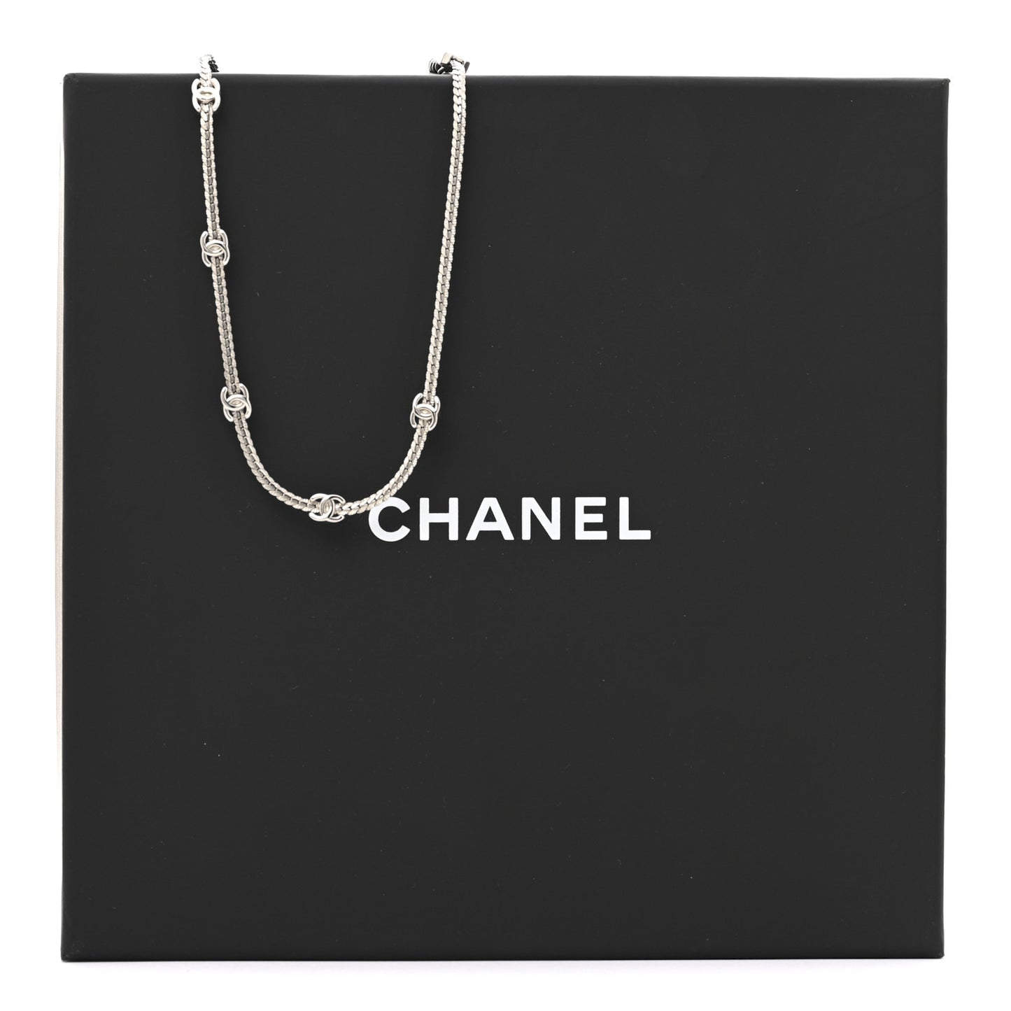 Metal CC Short Chain Necklace Silver