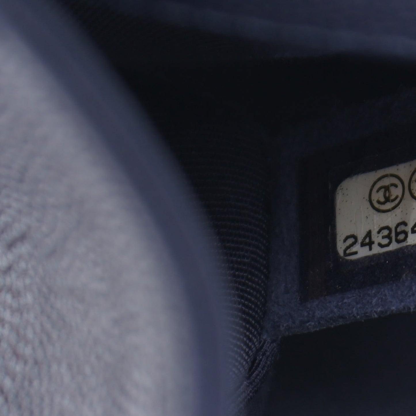 Caviar Quilted Medium Boy Flap Navy